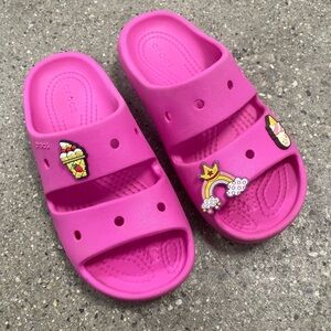 CROCS Hot Pink Open Toe Sandal Summer Slides Girls size 1 w/ Charms